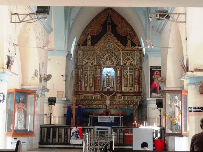 inside-church-altar
